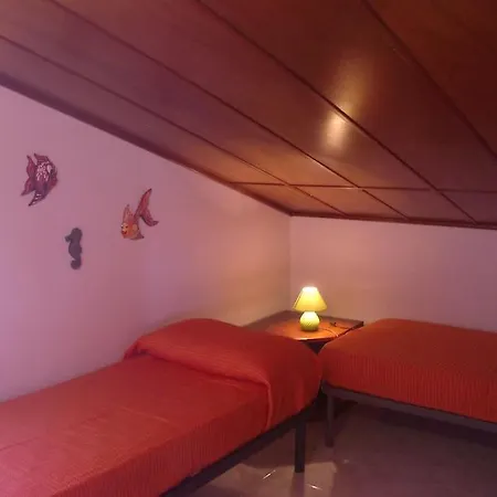 Romantic Attic On The Seafront Of Сasa de vacaciones